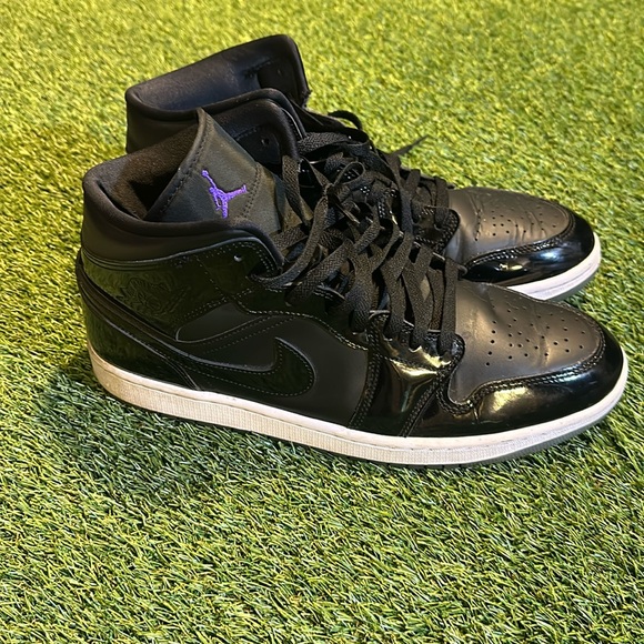 Jordan Retro 1 “Space Jam” Mid SE